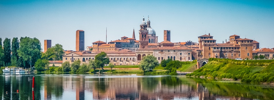 Prachtig panoramische blik van de historische stad Mantova in Lombardije, Italië
